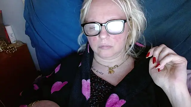 martachatte online show from April 28, 5:23 am