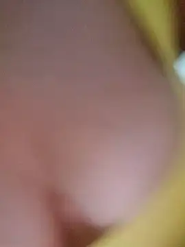 Snapshot of Yassmina11 chatting on November 22, 2:10 am Yassmina11 online show from November 22, 2:10 am