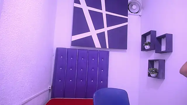 Snapshot of BeautyEyesxo chatting on February 13, 8:03 pm BeautyEyesxo online show from February 13, 8:03 pm