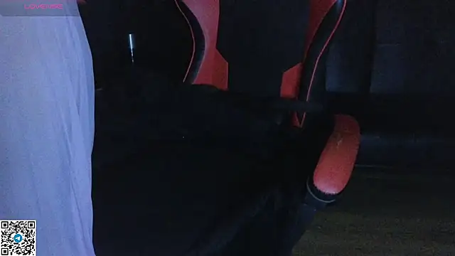 Snapshot of Mia_G0ld chatting on November 8, 5:01 pm Mia G0ld online show from November 8, 5:01 pm