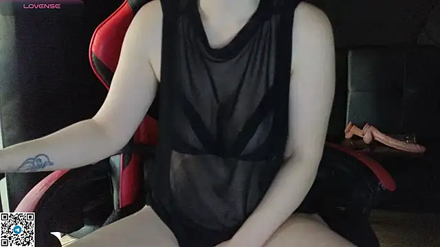 Snapshot of Mia_G0ld chatting on November 13, 3:33 pm Mia G0ld online show from November 13, 3:33 pm