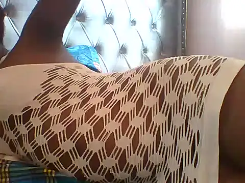 Snapshot of Sexy_Chocolate_Babe chatting on February 17, 6:31 am Sexy Chocolate Babe online show from February 17, 6:31 am