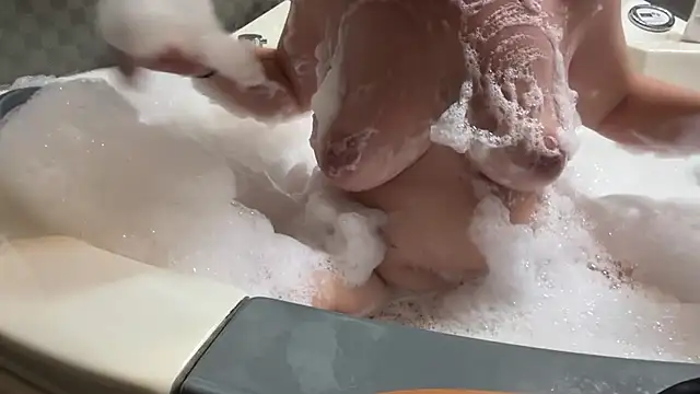 Snapshot of Pitufina_love chatting on February 4, 7:42 pm Pitufina love online show from February 4, 7:42 pm