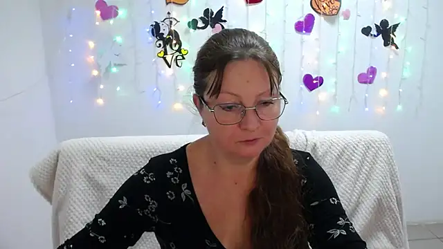 VanessaHotts online show from March 1, 12:34 pm