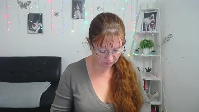 VanessaHotts online show from September 26, 5:00 am