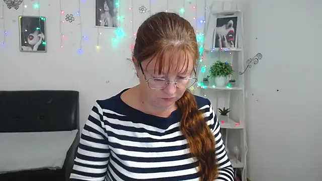 VanessaHotts online show from October 13, 5:07 am