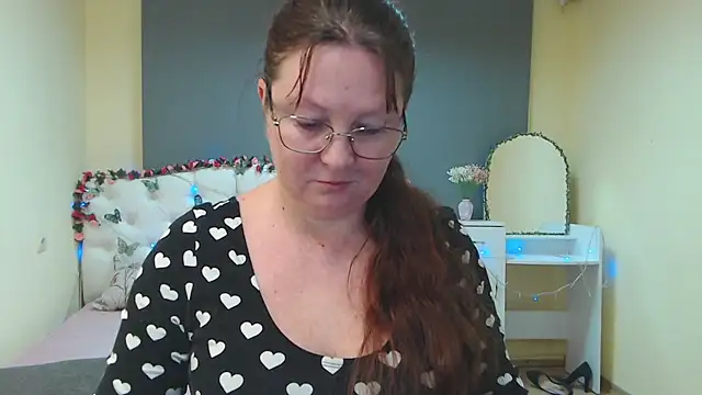 VanessaHotts online show from February 28, 6:25 am