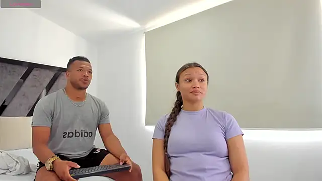 Snapshot of AnnieAndStefan chatting on December 27, 3:26 pm AnnieAndStefan online show from December 27, 3:26 pm