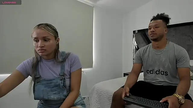 Snapshot of AnnieAndStefan chatting on January 8, 2:46 pm AnnieAndStefan online show from January 8, 2:46 pm