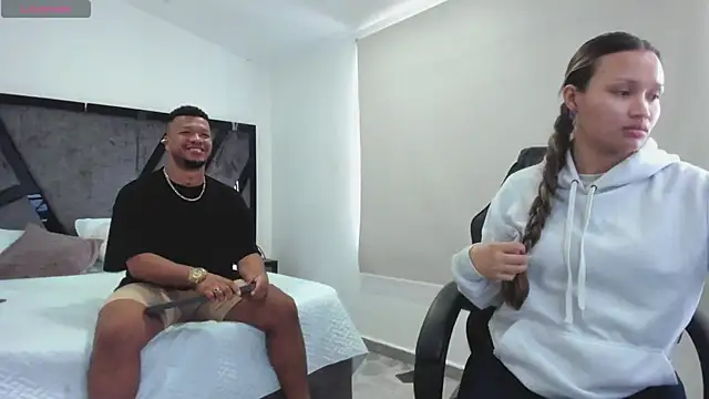 Snapshot of AnnieAndStefan chatting on October 13, 12:38 pm AnnieAndStefan online show from October 13, 12:38 pm