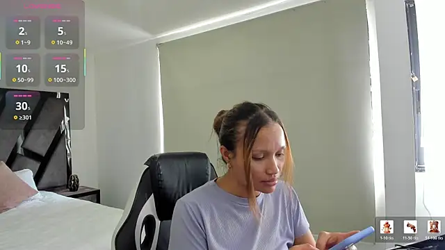 Snapshot of AnnieAndStefan chatting on July 30, 1:54 pm AnnieAndStefan online show from July 30, 1:54 pm