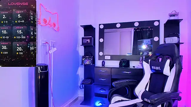 Snapshot of miss_kitty chatting on December 15, 11:20 pm miss kitty online show from December 15, 11:20 pm
