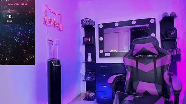 miss kitty online show from December 23, 1:36 am