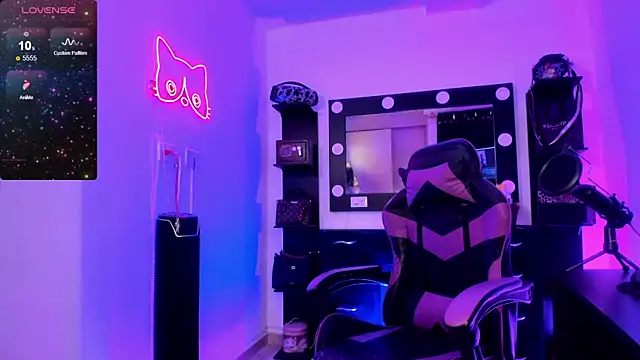 Snapshot of miss_kitty chatting on June 6, 6:45 pm miss kitty online show from June 6, 6:45 pm