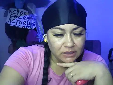 Snapshot of AliceFox_Milf chatting on February 17, 4:20 am AliceFox Milf online show from February 17, 4:20 am