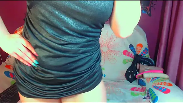 Snapshot of milflovelyxxx chatting on May 9, 10:20 am milflovelyxxx online show from May 9, 10:20 am