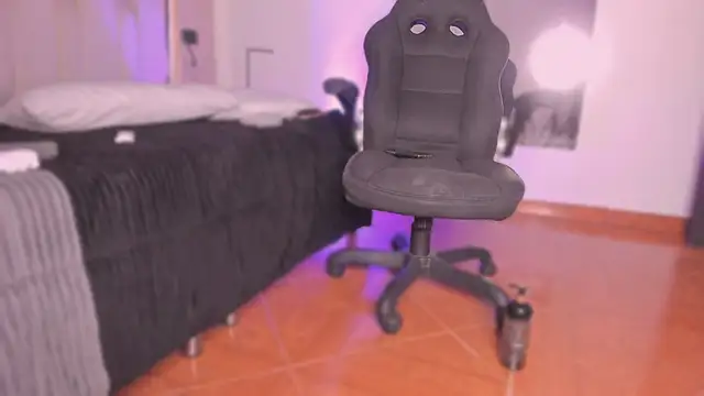 Snapshot of Emmily_Savage chatting on December 14, 10:36 pm Emmily Savage online show from December 14, 10:36 pm