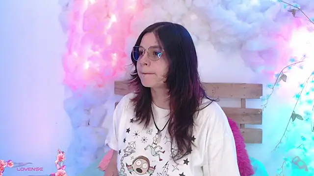 Snapshot of Mey_moon chatting on February 5, 9:18 pm Mey moon online show from February 5, 9:18 pm