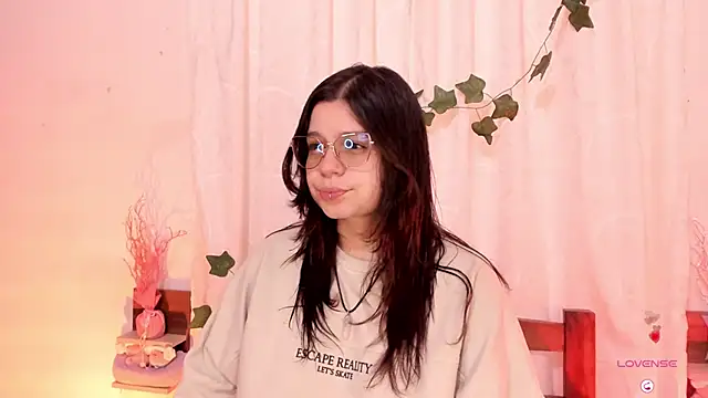 Snapshot of Mey_moon chatting on February 15, 5:17 pm Mey moon online show from February 15, 5:17 pm