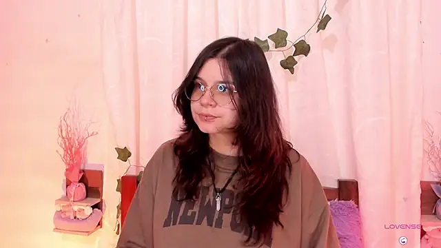 Snapshot of Mey_moon chatting on February 19, 8:20 pm Mey moon online show from February 19, 8:20 pm