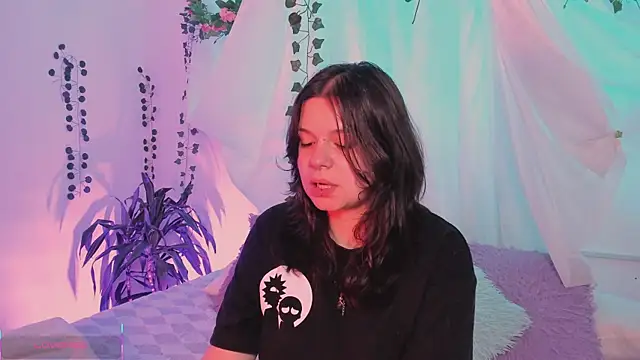 Snapshot of Mey_moon chatting on December 22, 3:03 am Mey moon online show from December 22, 3:03 am