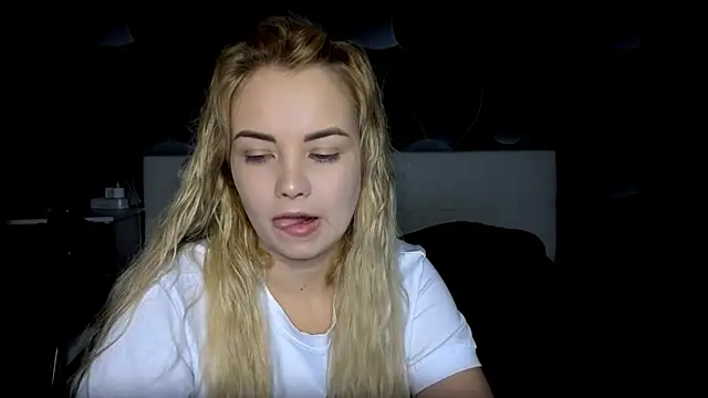 Snapshot of StephanieSweety chatting on November 20, 6:57 am StephanieSweety online show from November 20, 6:57 am