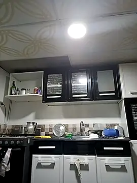 Snapshot of Piafisher1 chatting on February 25, 10:37 am Piafisher1 online show from February 25, 10:37 am