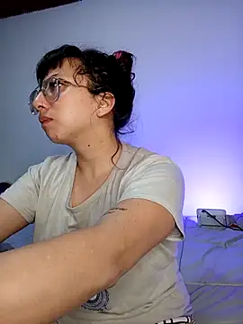 Snapshot of Piafisher1 chatting on October 31, 1:17 am Piafisher1 online show from October 31, 1:17 am