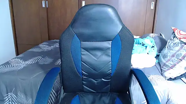 Snapshot of aresholland chatting on December 10, 4:27 pm aresholland online show from December 10, 4:27 pm