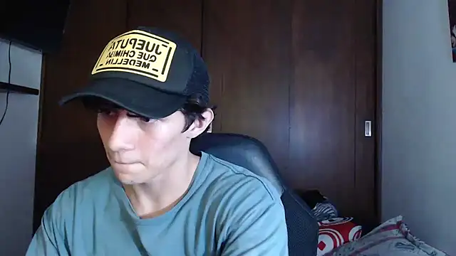 Snapshot of aresholland chatting on January 4, 2:14 am aresholland online show from January 4, 2:14 am