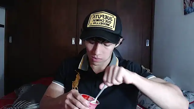 Snapshot of aresholland chatting on January 6, 2:15 am aresholland online show from January 6, 2:15 am