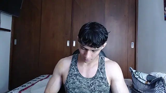 Snapshot of aresholland chatting on March 6, 7:32 pm aresholland online show from March 6, 7:32 pm