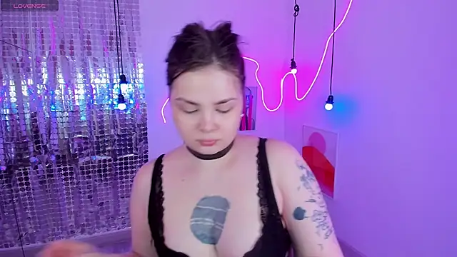 Mayayammy online show from February 11, 2:02 pm