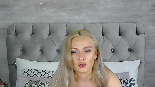 Snapshot of IsabellaDeRosa chatting on March 7, 12:23 pm IsabellaDeRosa online show from March 7, 12:23 pm