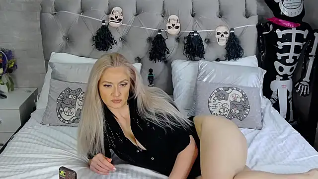 Snapshot of IsabellaDeRosa chatting on October 28, 9:46 am IsabellaDeRosa online show from October 28, 9:46 am