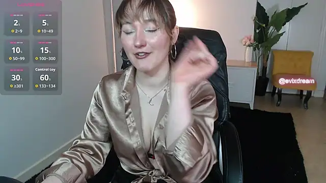 Snapshot of Crystal-dreamt chatting on May 13, 1:30 pm Crystal-dreamt online show from May 13, 1:30 pm