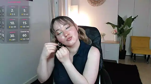 Snapshot of Crystal-dreamt chatting on May 31, 9:27 am Crystal-dreamt online show from May 31, 9:27 am