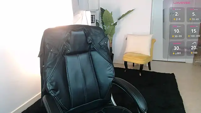 Snapshot of Crystal-dreamt chatting on July 21, 2:52 pm Crystal-dreamt online show from July 21, 2:52 pm