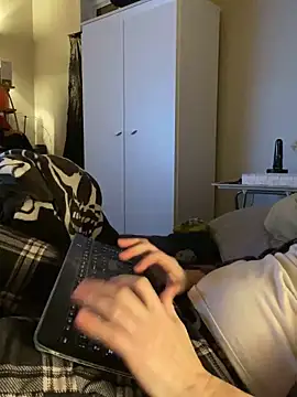 Snapshot of Helly069 chatting on December 27, 7:18 am Helly069 online show from December 27, 7:18 am