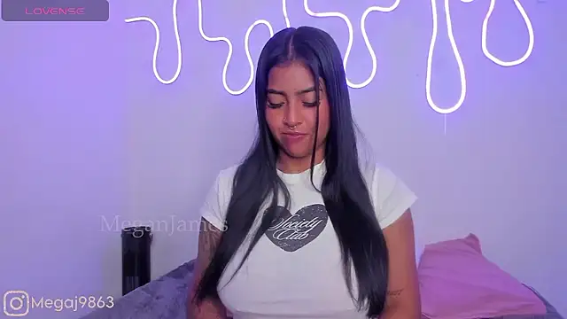 meganjames1 online show from December 7, 12:02 pm