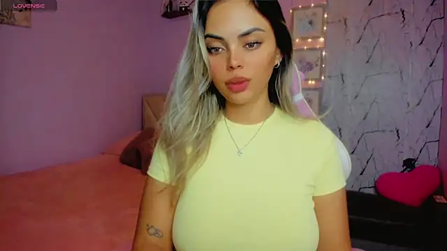 Snapshot of Gabby_prieto chatting on June 19, 1:21 am Gabby prieto online show from June 19, 1:21 am