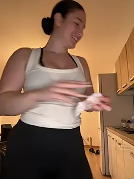 moniqque online show from September 8, 7:02 pm