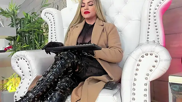 Snapshot of nicollette_miller chatting on January 22, 6:20 pm nicollette miller online show from January 22, 6:20 pm