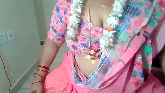 Snapshot of archanatelugu9 chatting on September 26, 10:41 am archanatelugu9 online show from September 26, 10:41 am