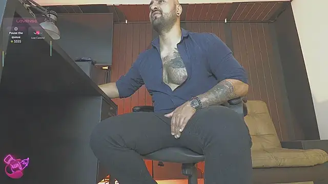 Snapshot of Leon_1234 chatting on May 4, 8:27 pm Leon 1234 online show from May 4, 8:27 pm