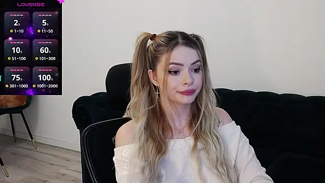 Kailynn Moenn online show from December 3, 6:28 pm