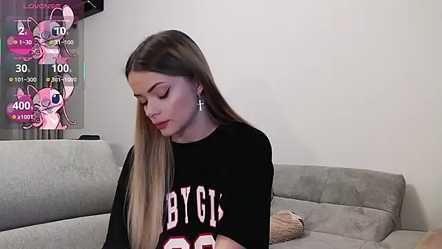 Kailynn Moenn online show from March 5, 8:42 pm