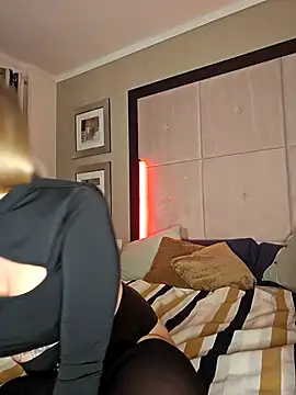 Snapshot of TARA-FUN chatting on October 30, 6:08 pm TARA-FUN online show from October 30, 6:08 pm