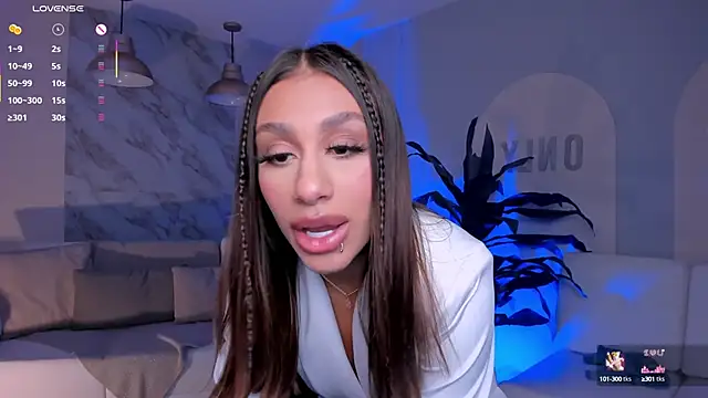 Snapshot of DannaCruz chatting on February 18, 10:47 pm DannaCruz online show from February 18, 10:47 pm