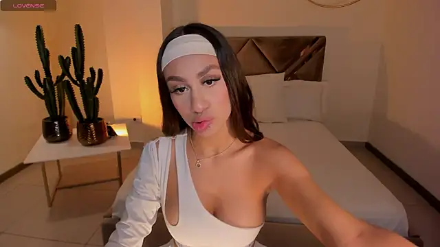 Snapshot of DannaCruz chatting on March 6, 7:10 pm DannaCruz online show from March 6, 7:10 pm